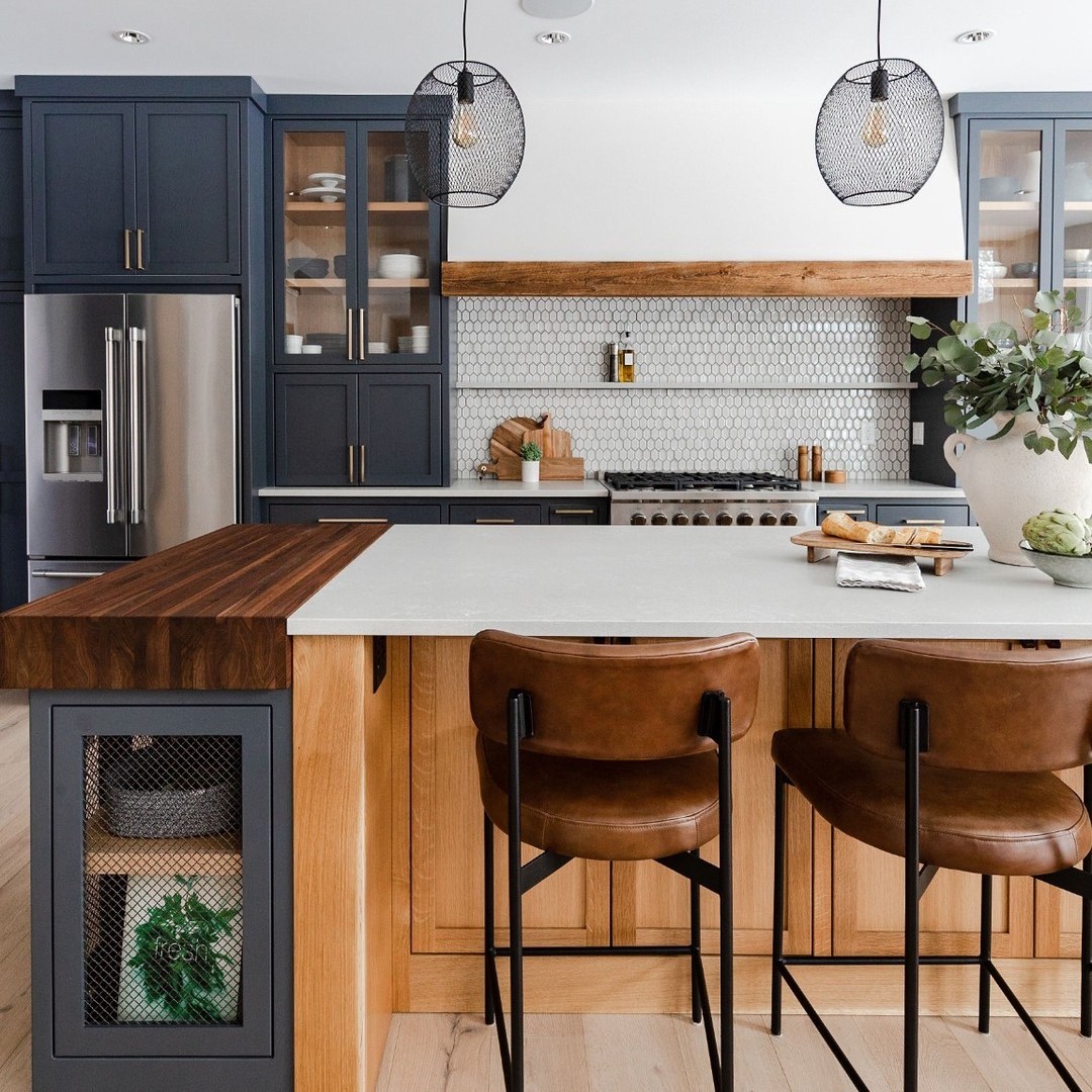Instagram @mollyhowedesign
